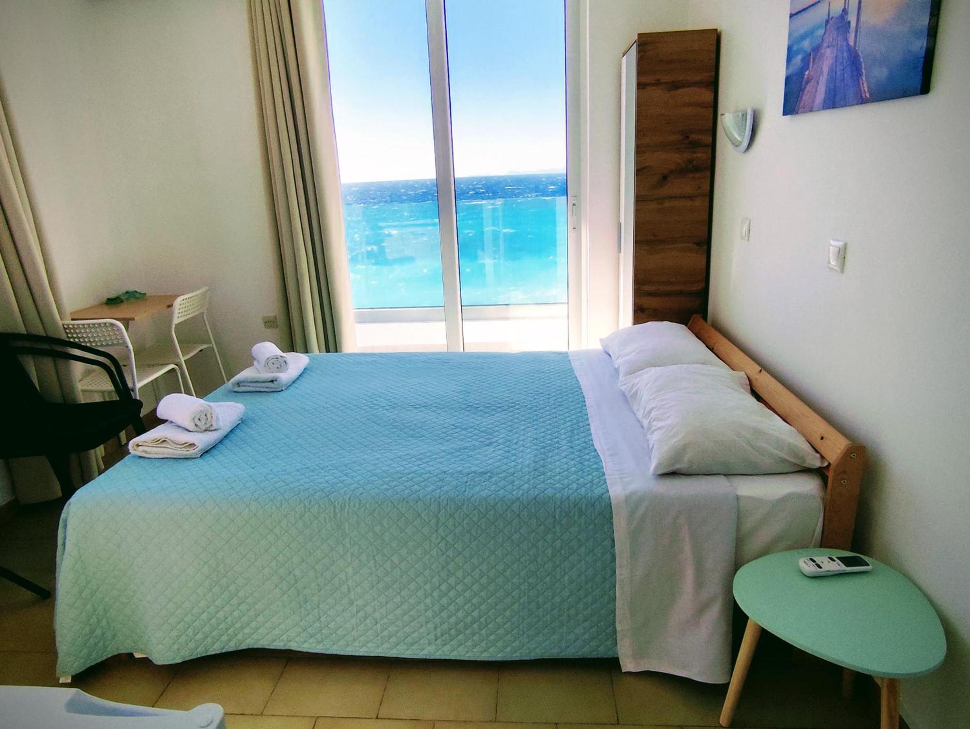 Lilian'S Seaview-Party Street-Youth Studios Rhodes City Bagian luar foto