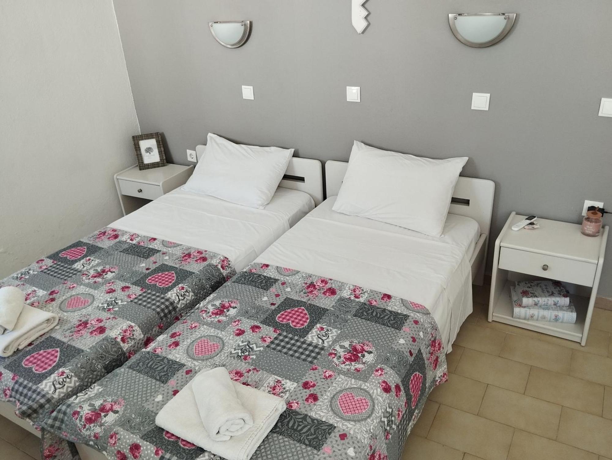 Lilian'S Seaview-Party Street-Youth Studios Rhodes City Bagian luar foto