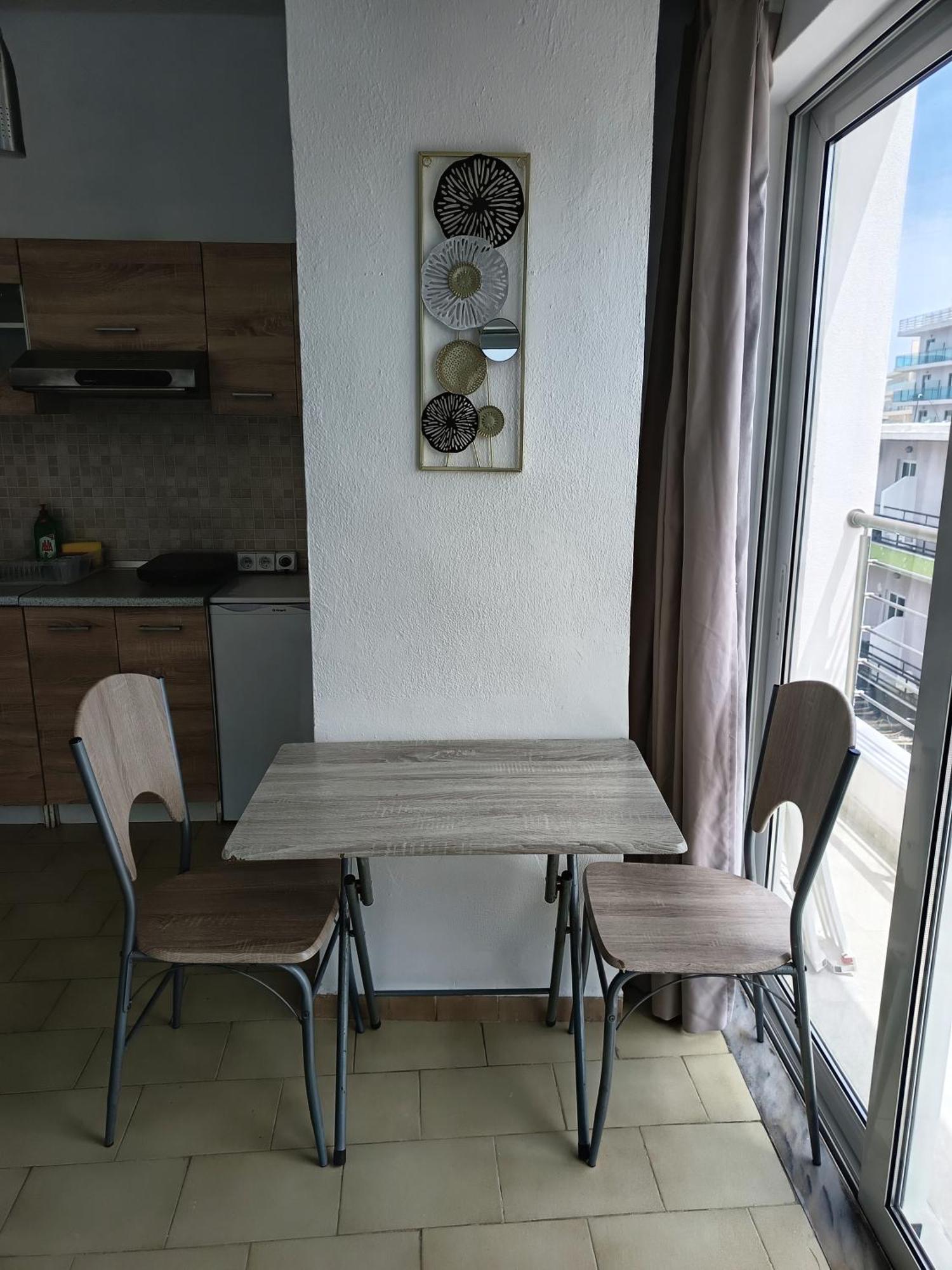 Lilian'S Seaview-Party Street-Youth Studios Rhodes City Ruang foto