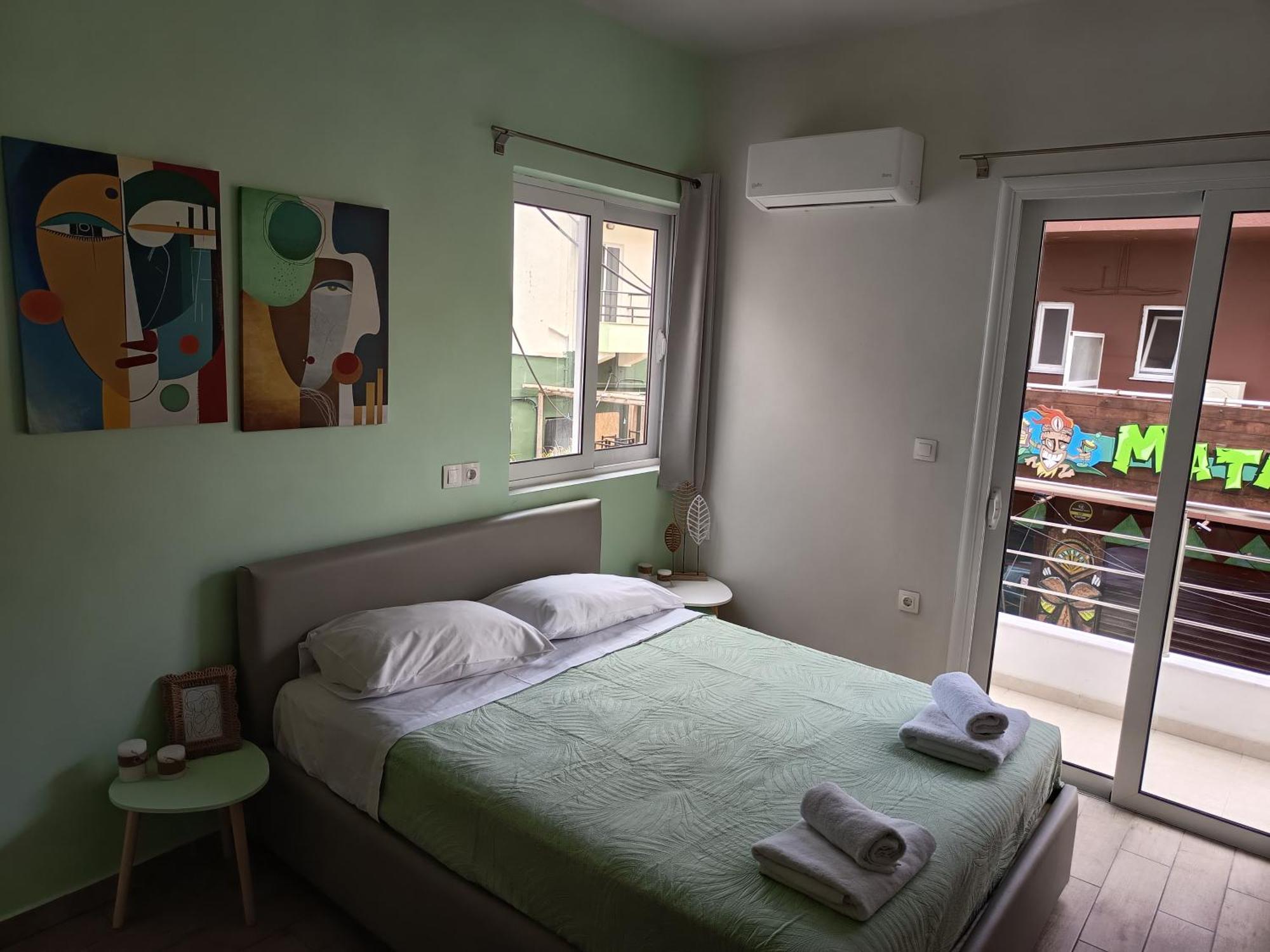 Lilian'S Seaview-Party Street-Youth Studios Rhodes City Ruang foto